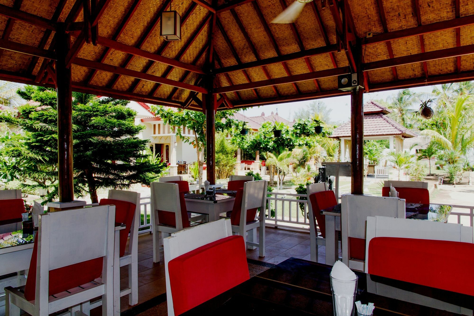 Tropical Hideaways Resort Гили Мено Екстериор снимка