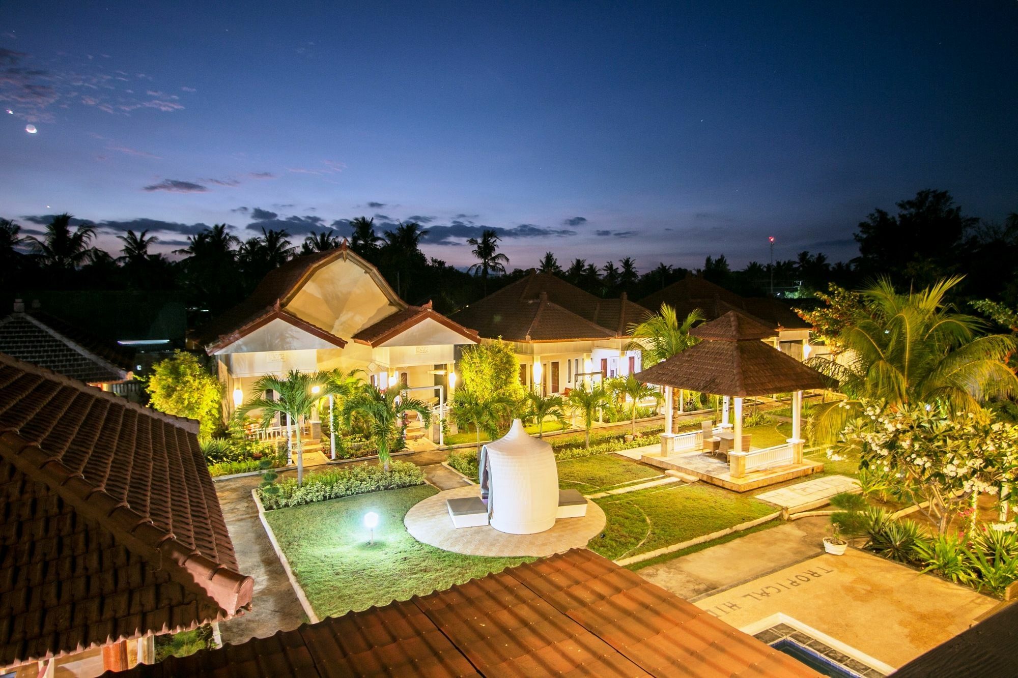Tropical Hideaways Resort Гили Мено Екстериор снимка