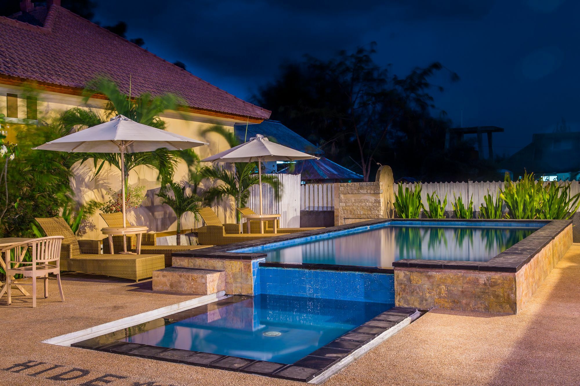 Tropical Hideaways Resort Гили Мено Екстериор снимка