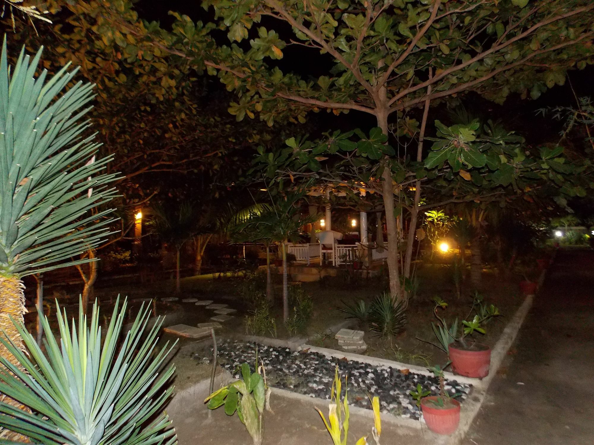 Tropical Hideaways Resort Гили Мено Екстериор снимка
